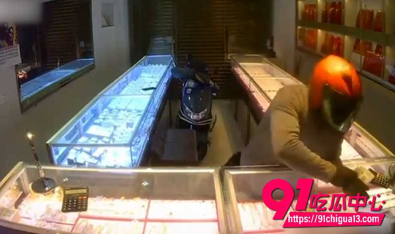平潭金店老板遭抢劫1