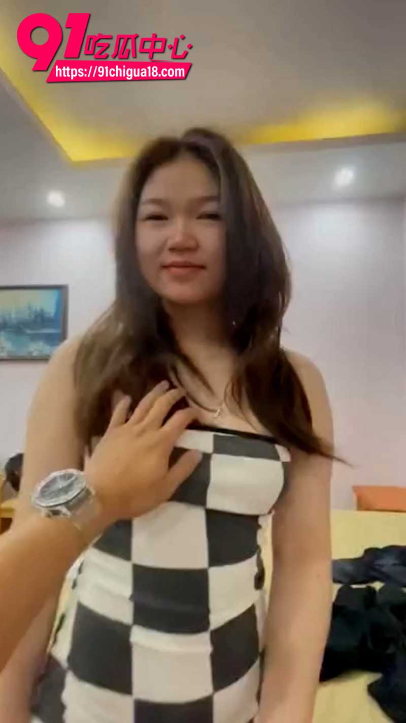 微胖嫩妹余丽娇参加同学聚会跟高中男同学旧情复燃10