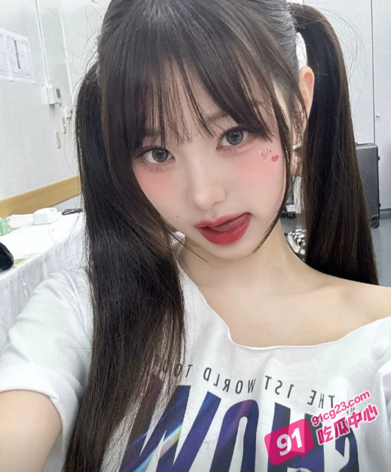 双马尾学妹被学长PUA 竟然主动跪舔求调教 被抓住双马尾猛怼！
