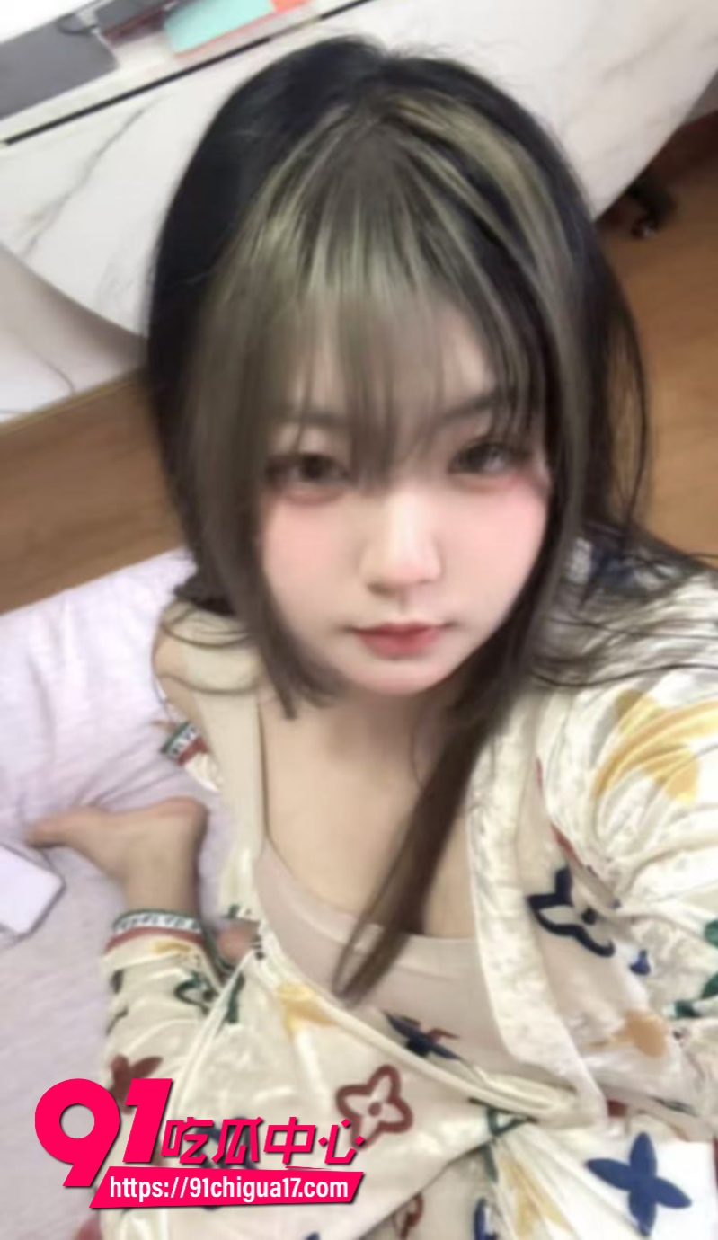 郑州母狗夏楠婷调教第二弹过年期间让她全裸取快递5