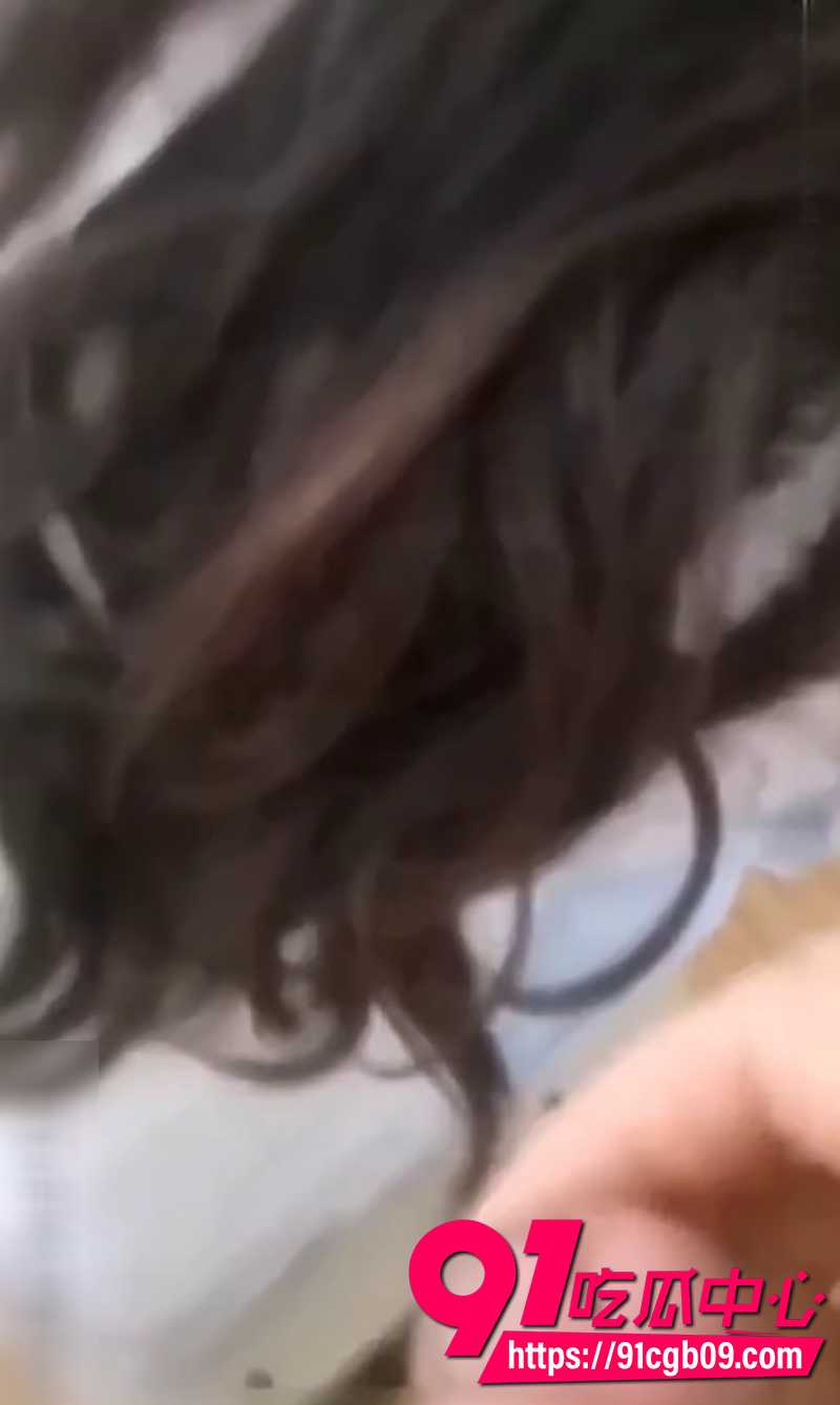 吉安一中 男同学为了寻求刺激 在教室打飞机 竟然射在熟睡女同学的头发上！