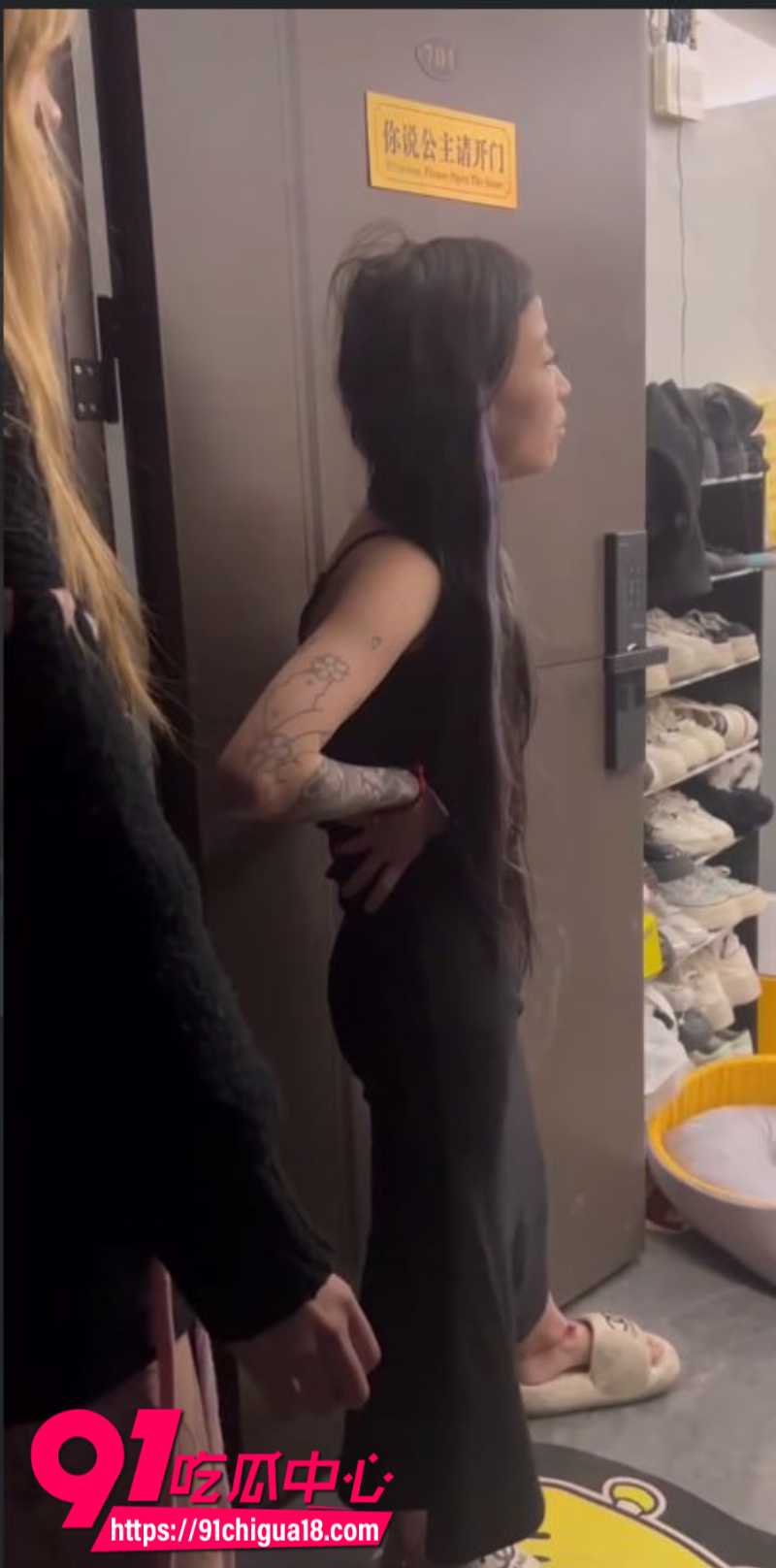潮汕精神小妹 造谣闺蜜在外面做鸡 被造黄谣的闺蜜当场暴打黄毛