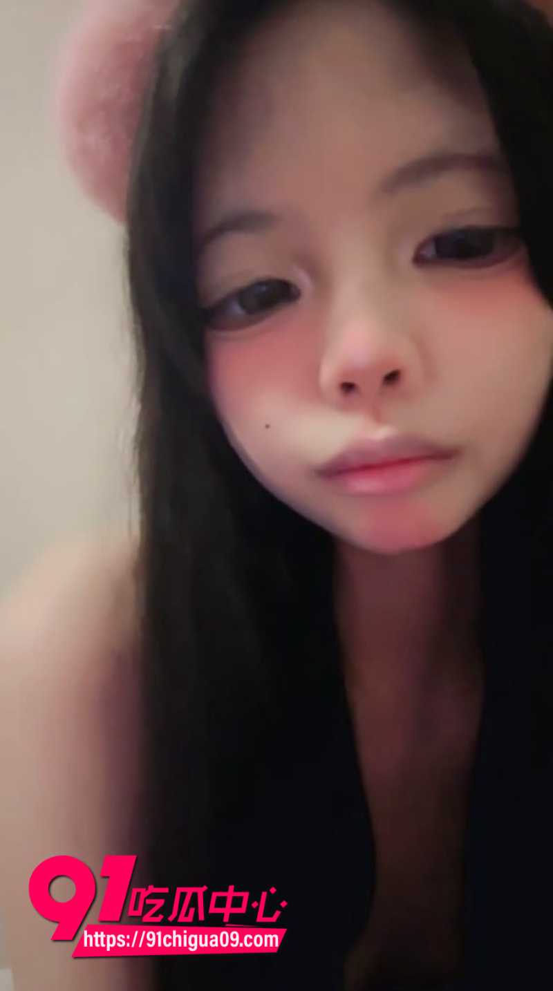 巨乳小萝莉 别闹宝宝 直播间全裸撩骚 妹子掏出大奶子后 舔狗粉丝们直呼过瘾