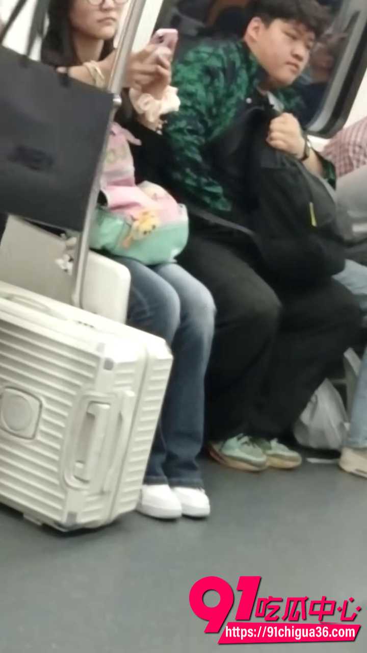 地铁反差猛男公开打飞机8