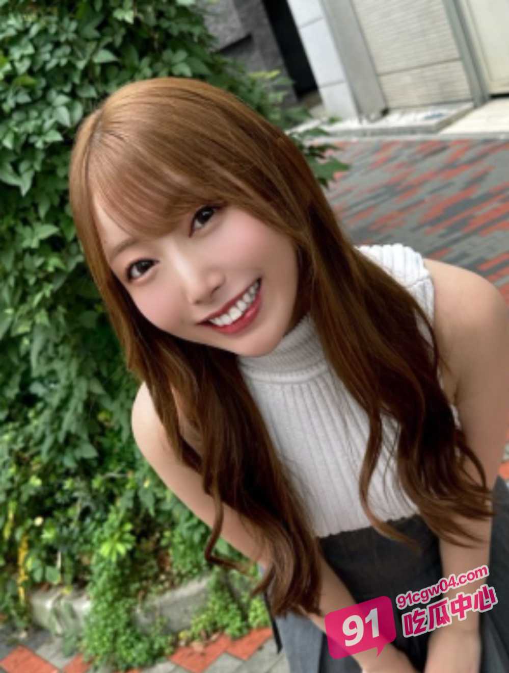 深夜撸片推荐～出门散心的人妻少妇 旅途中被路人居然这么玩弄？ 配图2