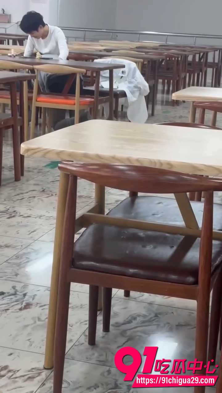 大学生情侣食堂大胆激情5