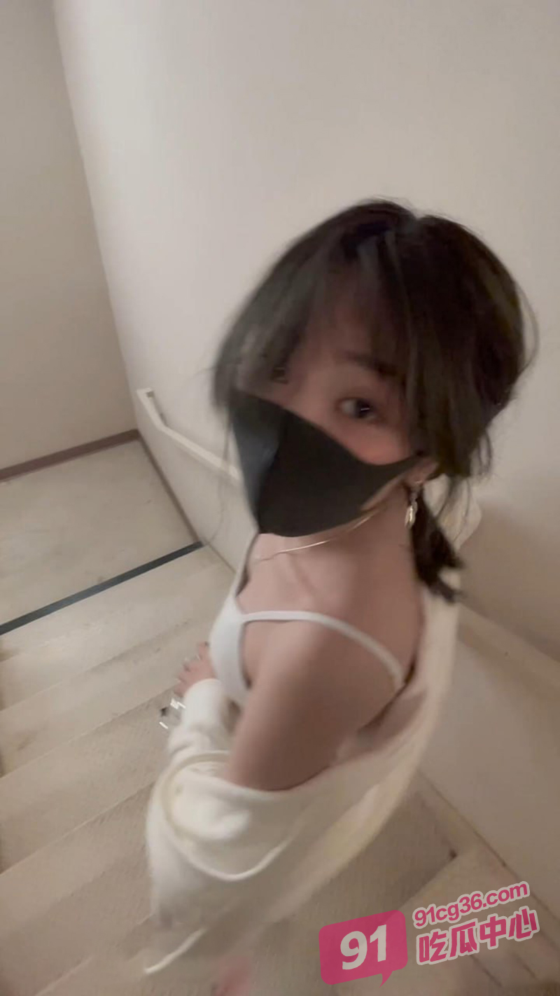 顶级网黄玩偶姐姐 楼梯间激情性爱私拍 中途来人被打断好紧张刺激~ 配图2