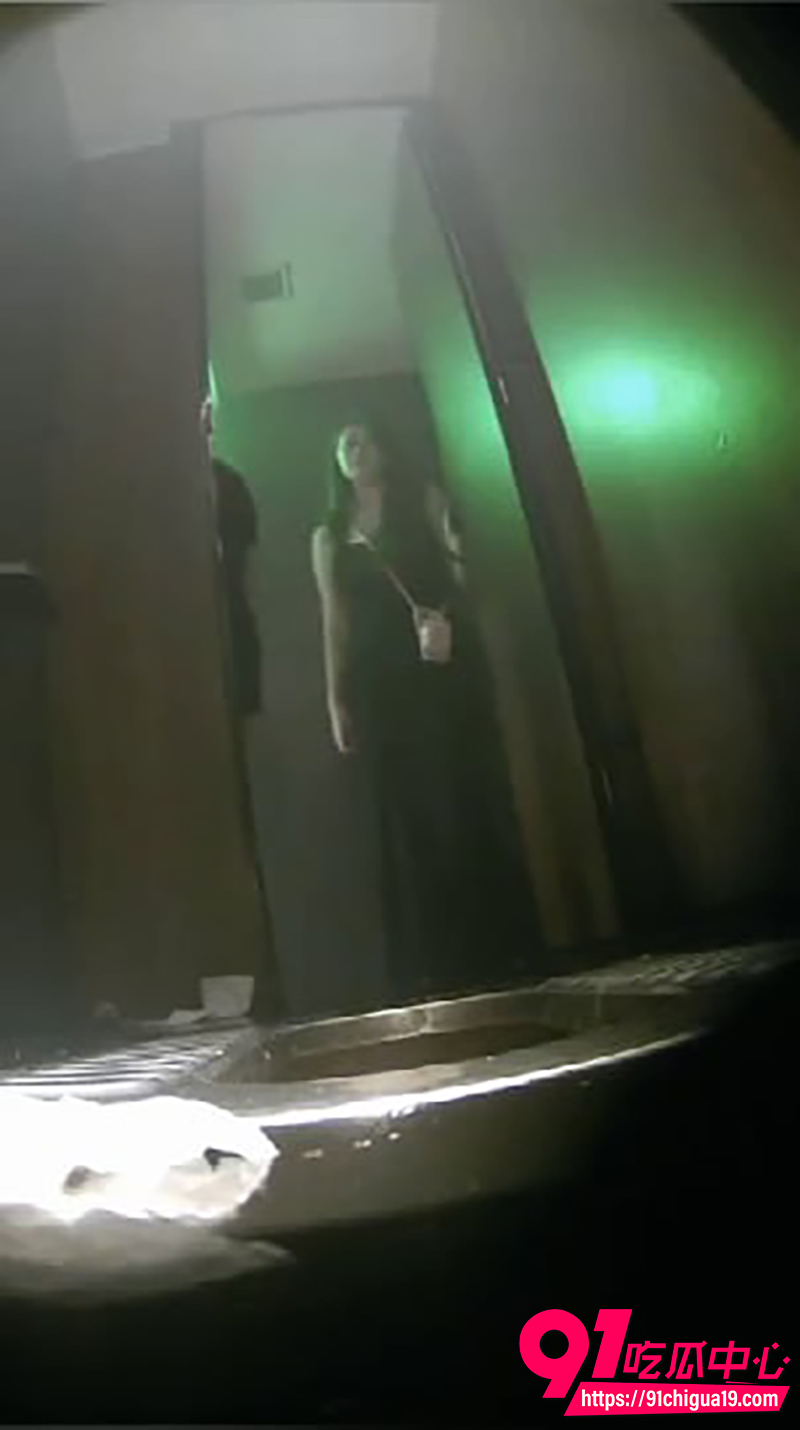 酒吧女厕偷拍 1 酒吧女厕偷拍 1
