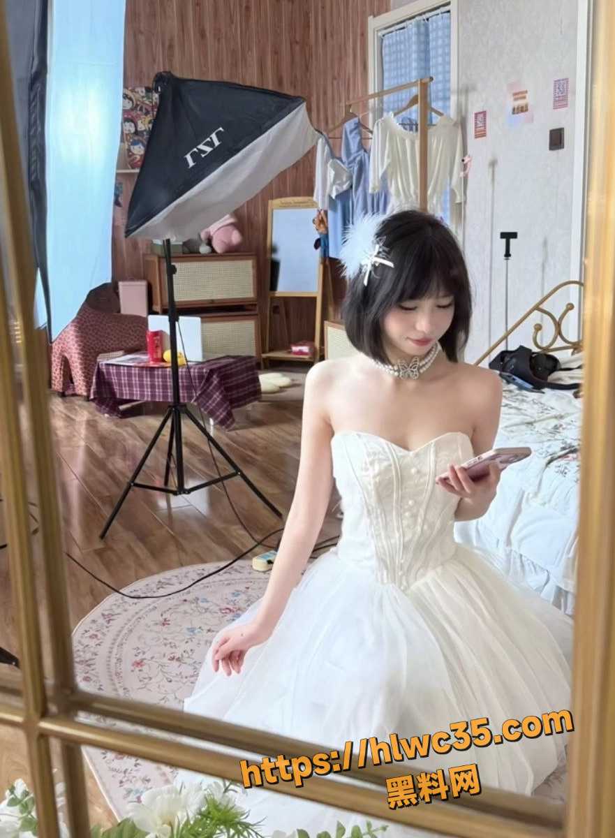 极品反差婊 娃娃脸萌妹 蓝色JK骑乘娇喘淫水狂喷 娇喘声此起彼伏
