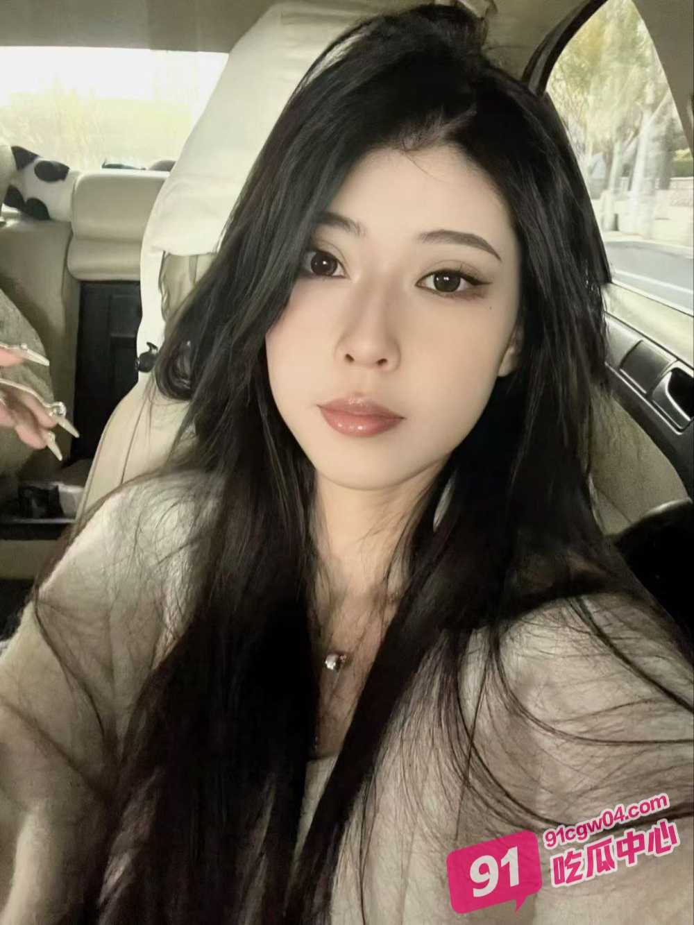 超美模特岑宁儿拍完性爱视频后擦拭精液时 被摄影师用嘴巴强制清洗蜜穴 ! 配图5