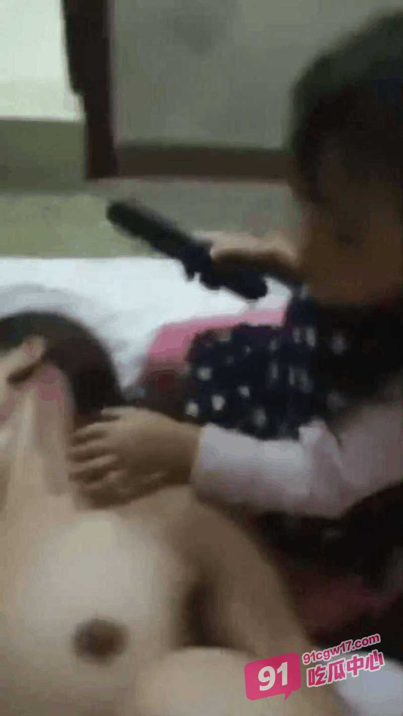 极品人妻少妇性爱自拍视频流出 宝妈当着宝宝的面偷情 一边喂奶一边做爱 配图3