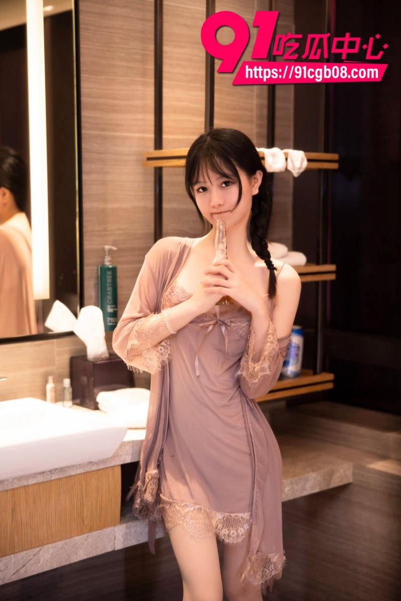 秀人当红女神谢小蒽浴缸夹啤酒7