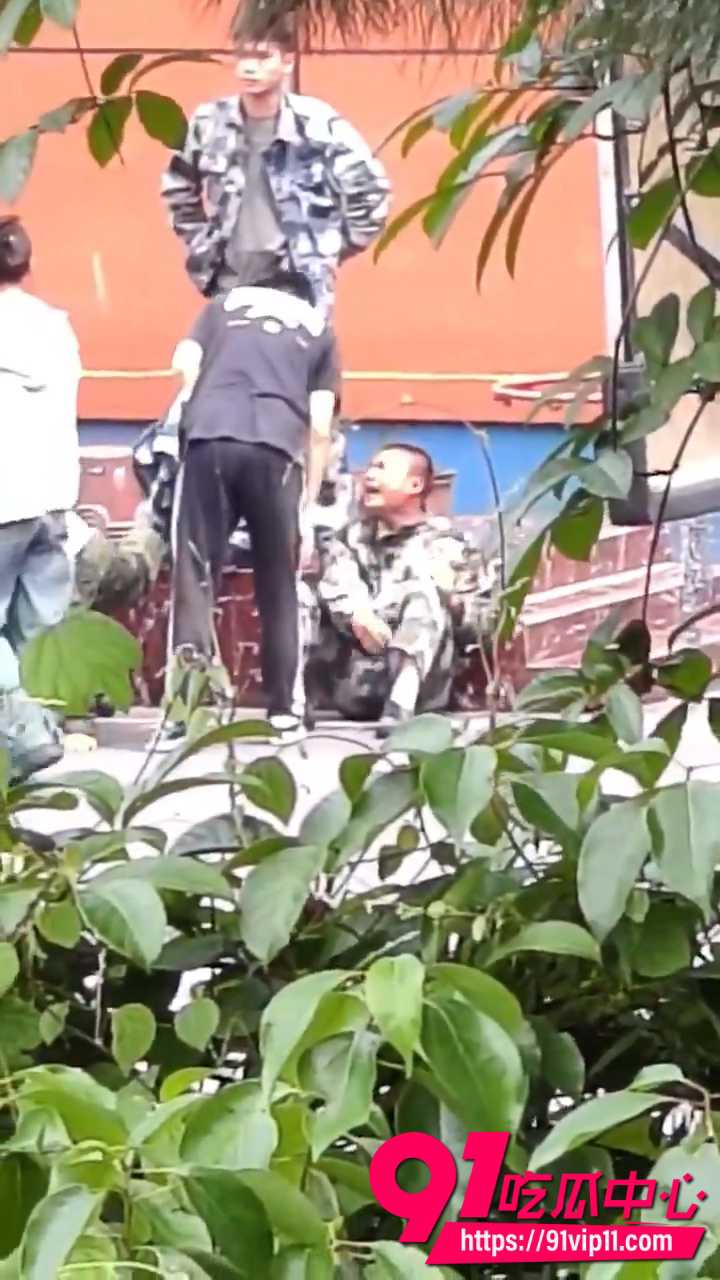 重庆素质教育基地教官暴打学员内部偷拍画面曝光6 重庆素质教育基地教官暴打学员内部偷拍画面曝光6