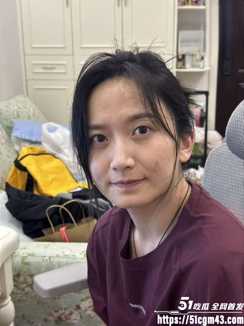 海角乱伦大神武汉骚逼喵咪老师 1 海角乱伦大神武汉骚逼喵咪老师 1