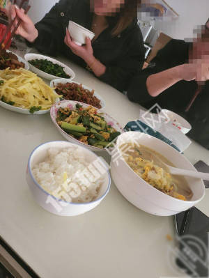 【原创首发】（18）带老婆在老丈人家吃饭，桌下挑逗丈母娘都不敢上桌子吃饭了！6p