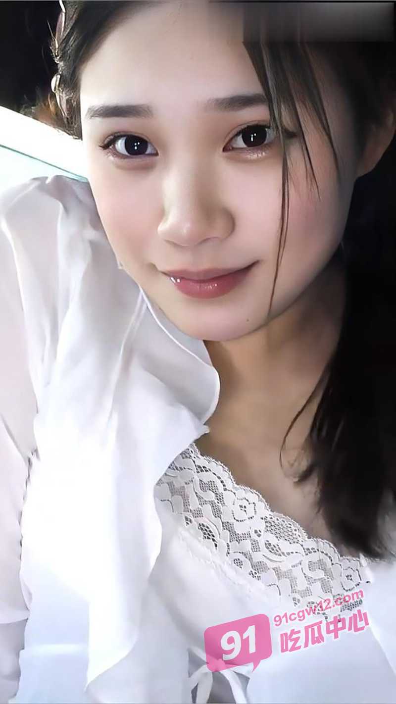 河南模特老师陈美蕊 为金钱堕落成反差母狗 车上口交舔鸡卖力侍奉 散发着十足的淫荡气质！