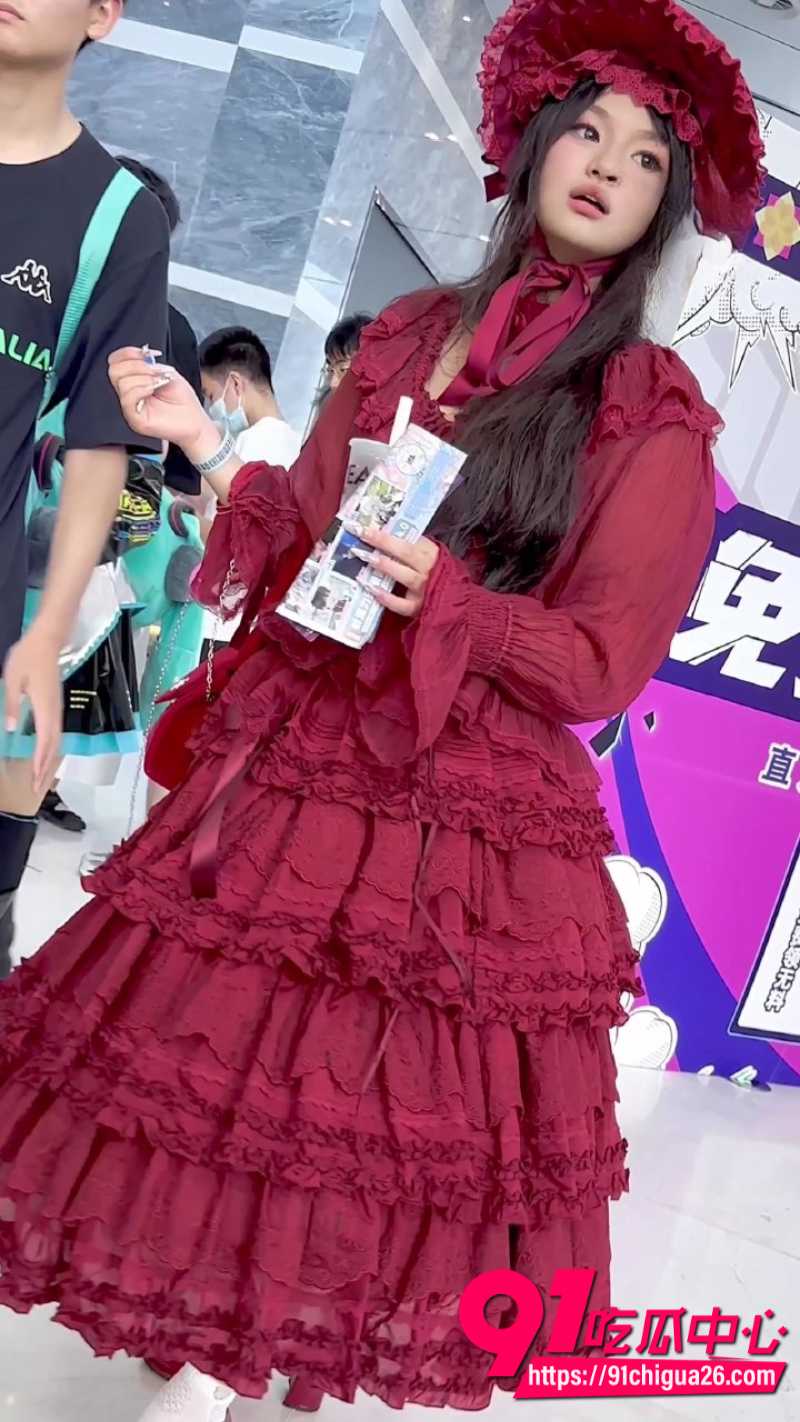 KFC抄底洛丽塔学生妹1 KFC抄底洛丽塔学生妹1