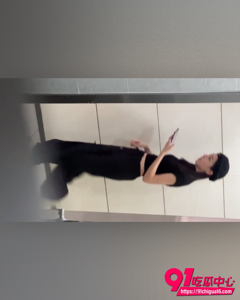 上海男子写字楼偷拍  11