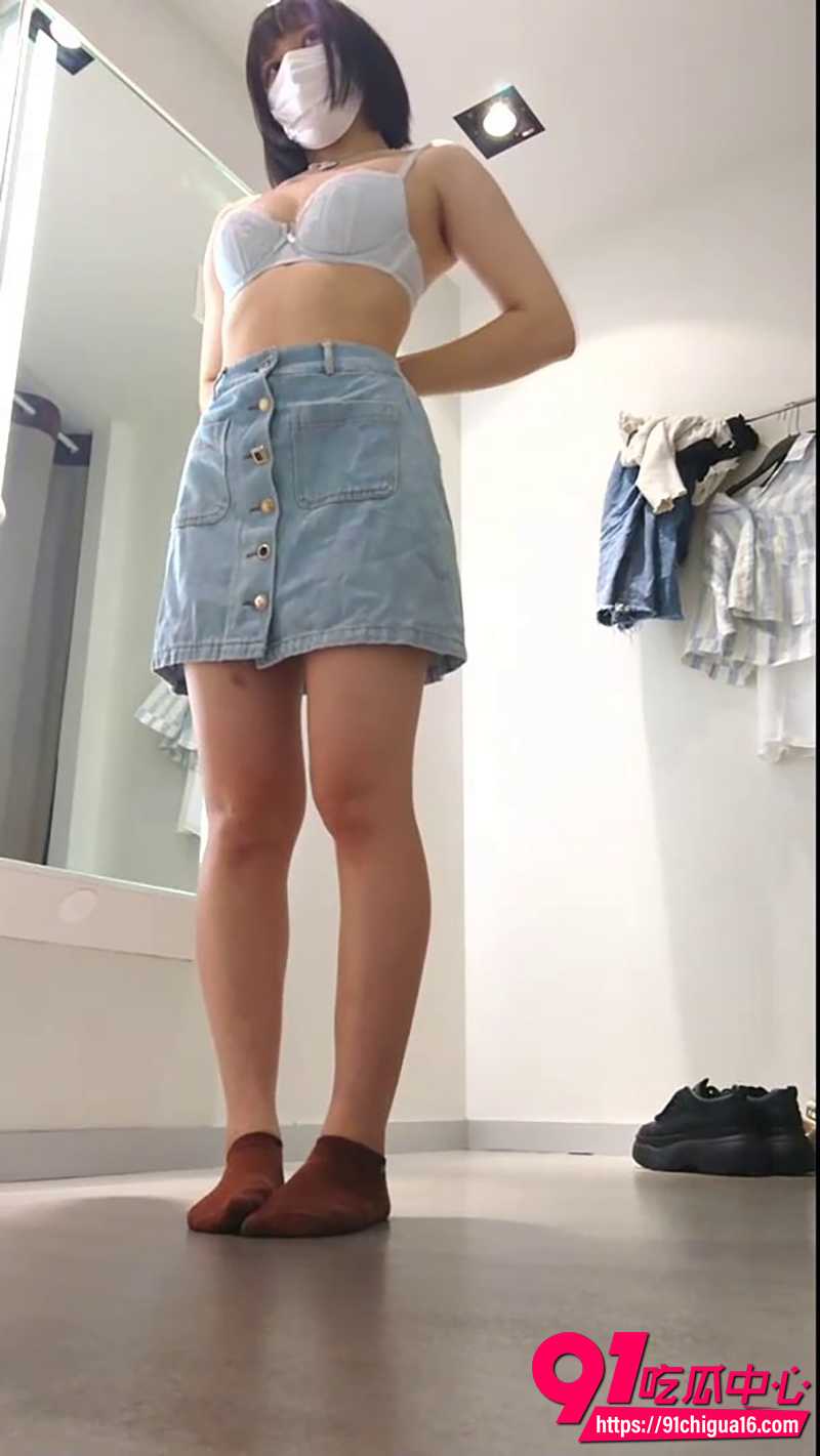 女教室换装偷拍 6