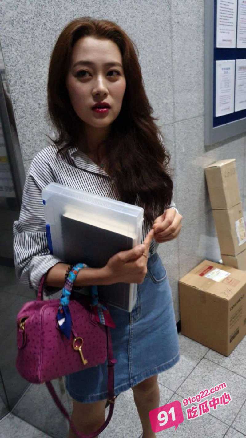 泡良达人金先生周末幽会少妇沈有林 一边看电影一边做爱 少妇笑的很开心啊！