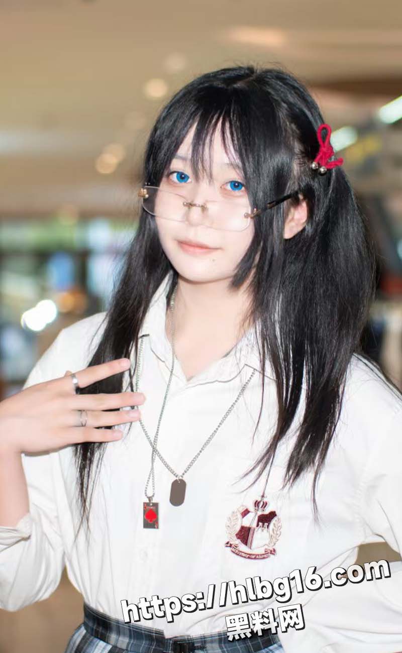 B站up福利姬 黑鸟 自拍写真自慰泄密 COS服装展示傲人身材 多毛鲍鱼若隐若现