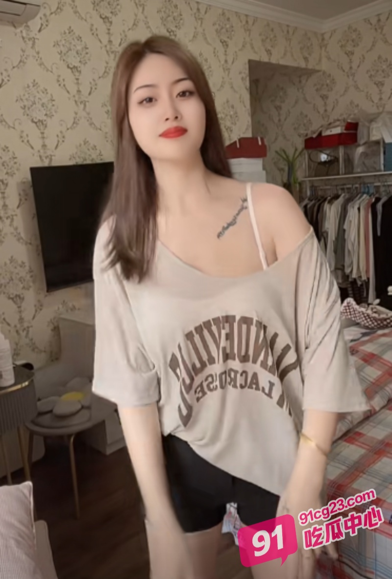 美少妇兼职卖肉 背着老公和炮友开房 摇臀求操太风骚！ 配图2