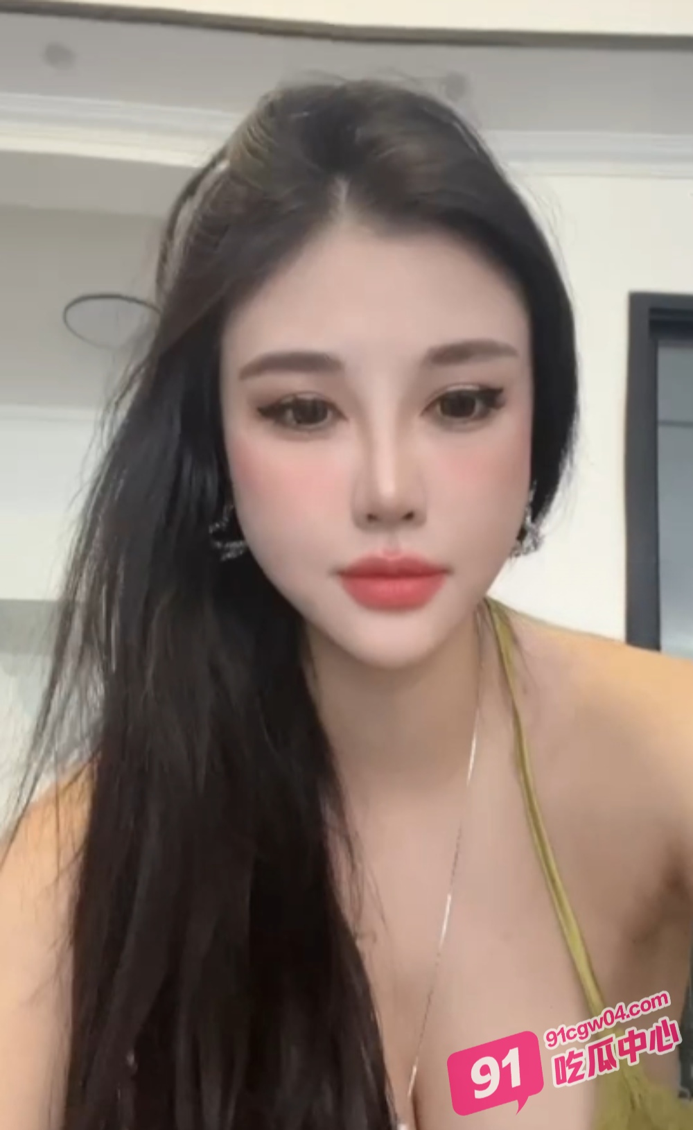 花椒高人气女神小鹿乱撞裸舞合集 眼神妩媚令人心动 身材妖娆火辣性感！ 配图3