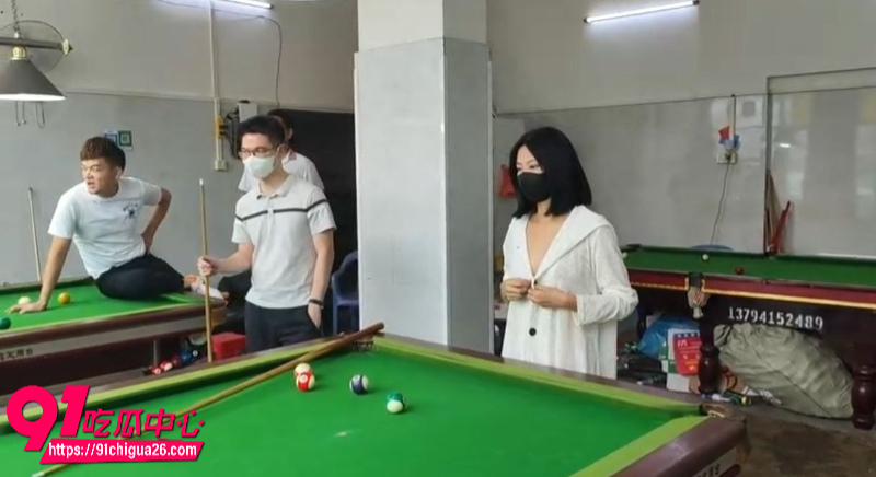 户外露出博主cikaimoon台球厅全裸5 户外露出博主cikaimoon台球厅全裸5