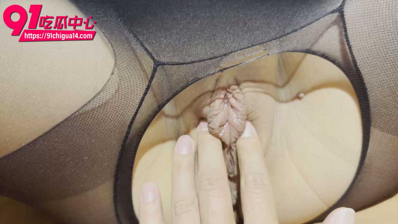 姐姐黑丝骚穴被弟弟狂操内射2 姐姐黑丝骚穴被弟弟狂操内射2