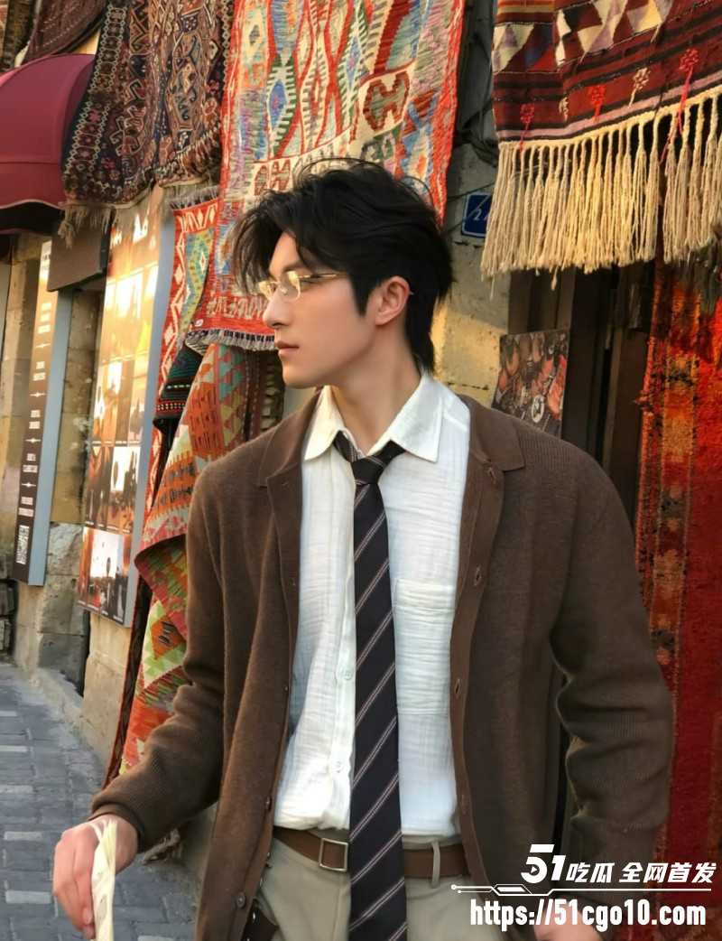 短剧演员杜奕柯恋爱期间出轨多人01