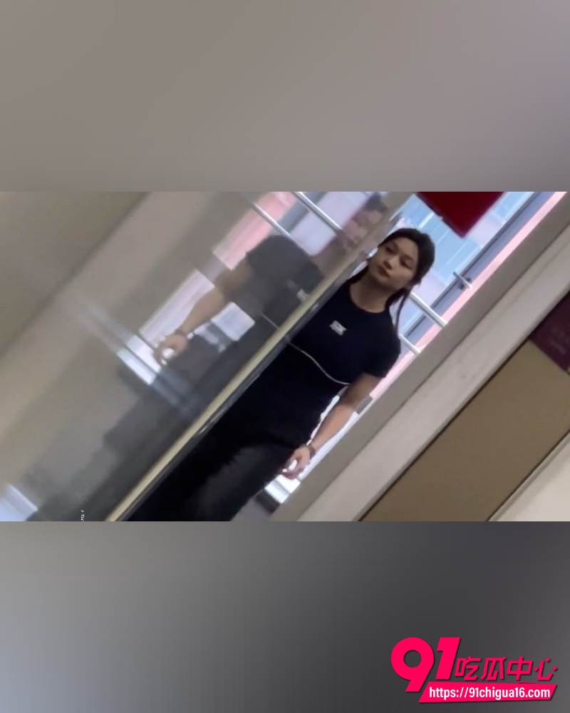 上海男子写字楼偷拍  9