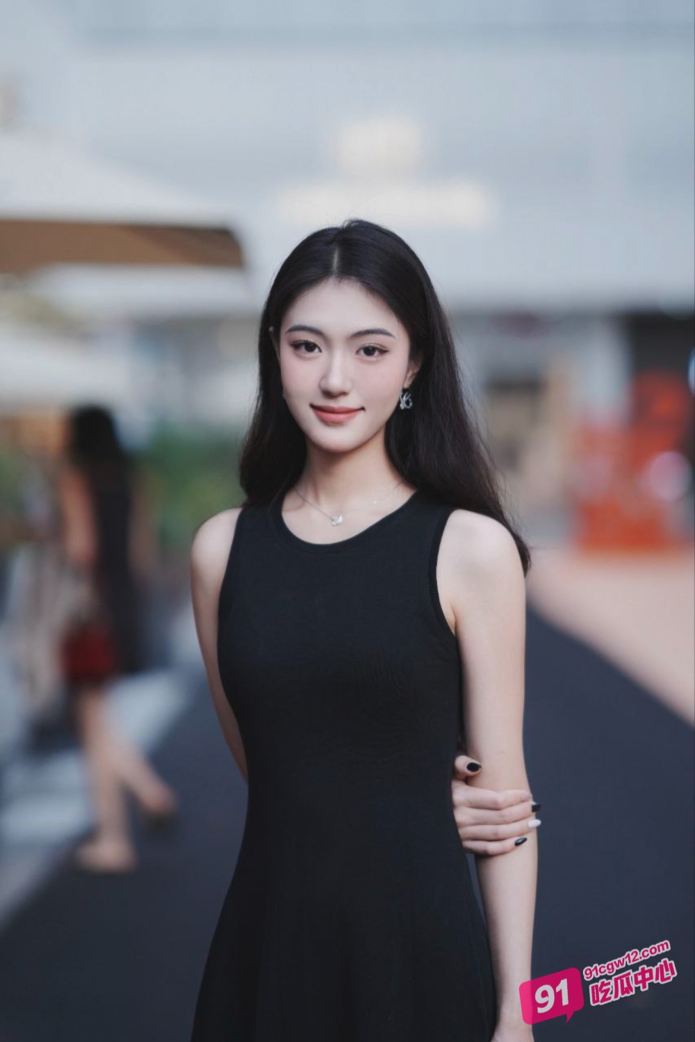 长沙理工校花沈清怡迎战两男～主动脱掉裤子撅起屁股求后入 清纯校花私生活及其淫乱 配图2