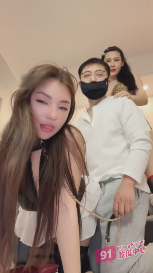 女秘书为了前途携手闺蜜贡献自己老板！对白刺激极了～ 配图3
