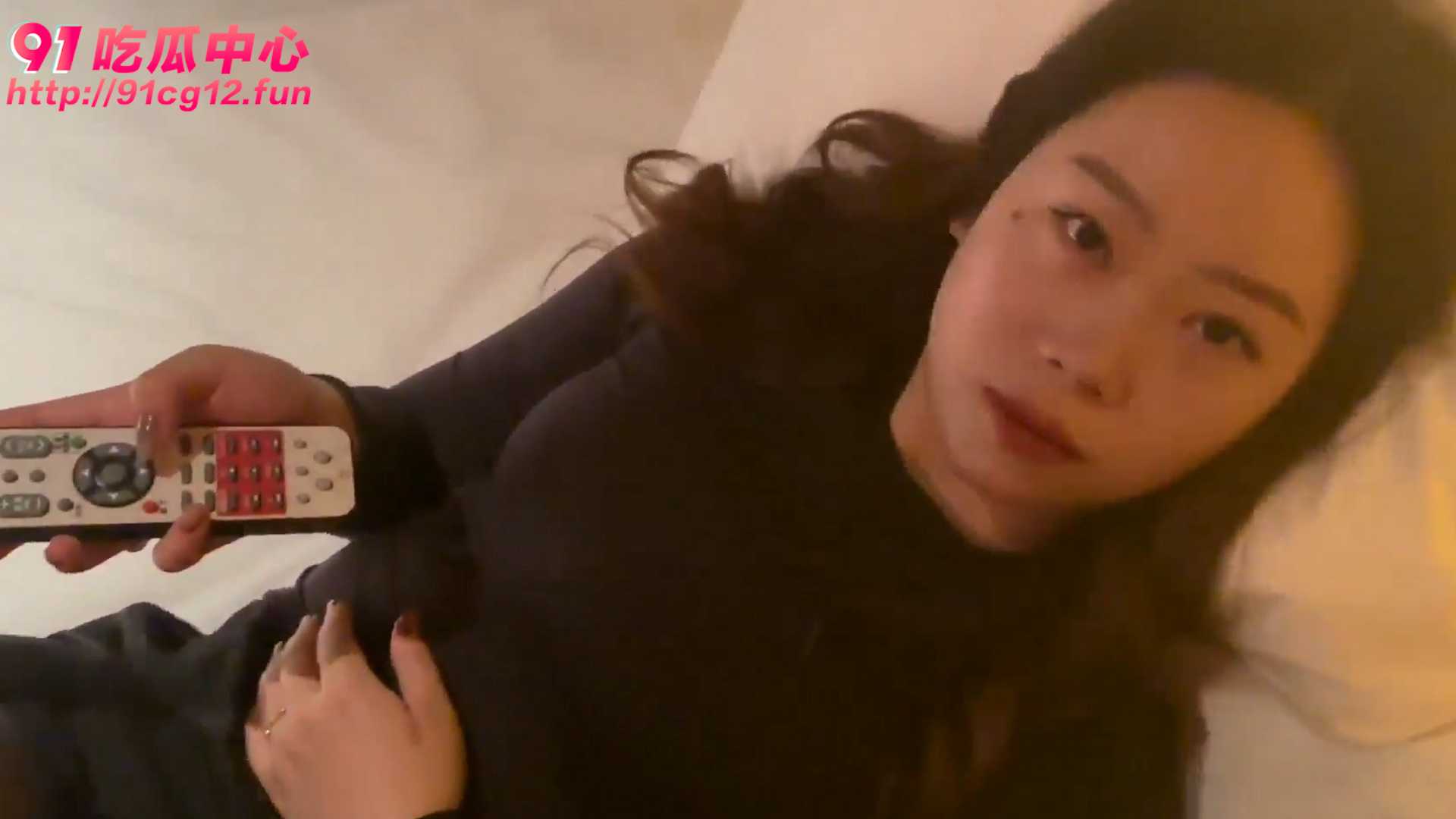 风韵犹存美少妇～与中年上司开房偷情主动脱裤子舔鸡巴 “你比我家那口子厉害多了”