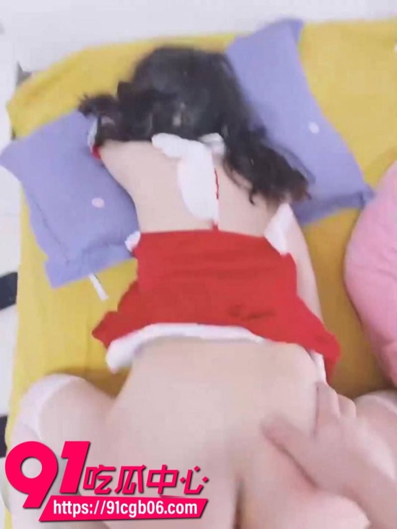 海角大神 妹妹的第一次给了我 趁爸妈不在家 勾引自己的亲妹妹乱伦