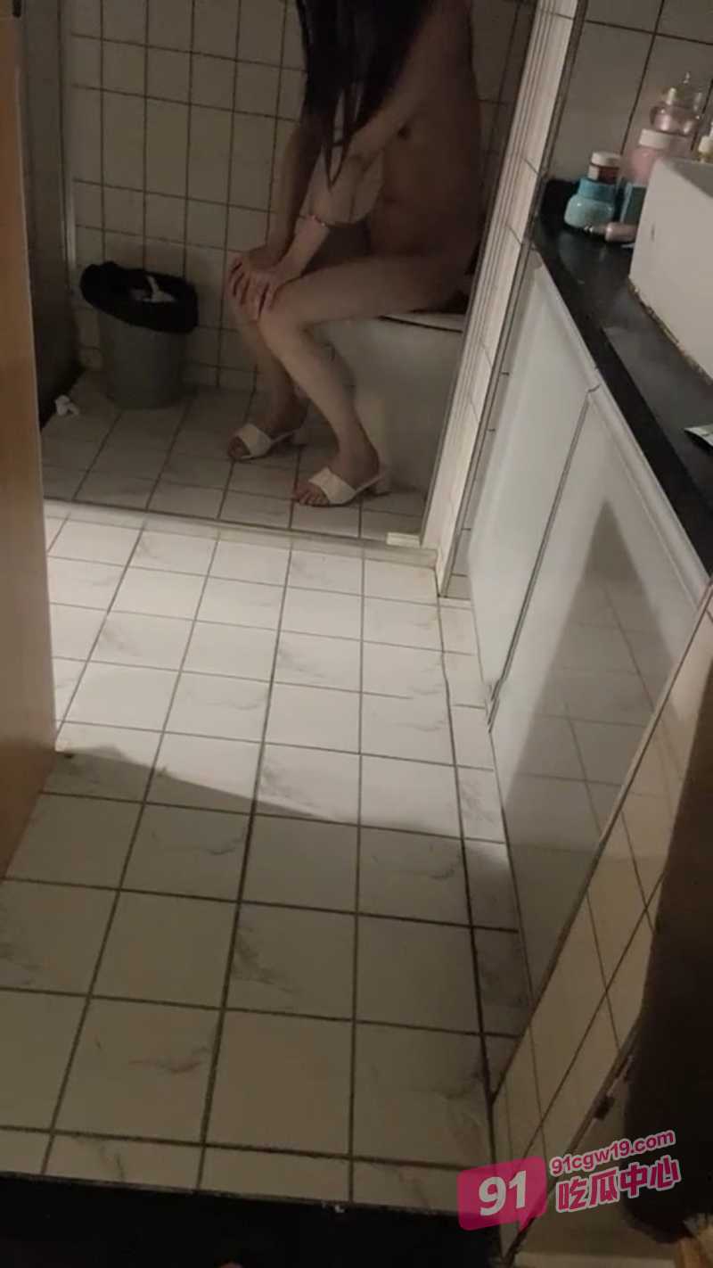 灌醉职校校花张欣喜 带回出租屋大胆肆意玩弄 这感觉比迷奸还要爽~ 配图4