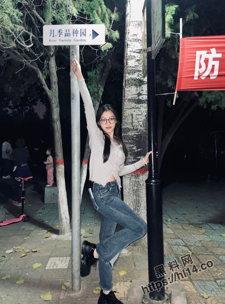 广州中医药大学校花医学生「丁馨怡」反差不雅视图流出 身材和胸极不对称 极品身材