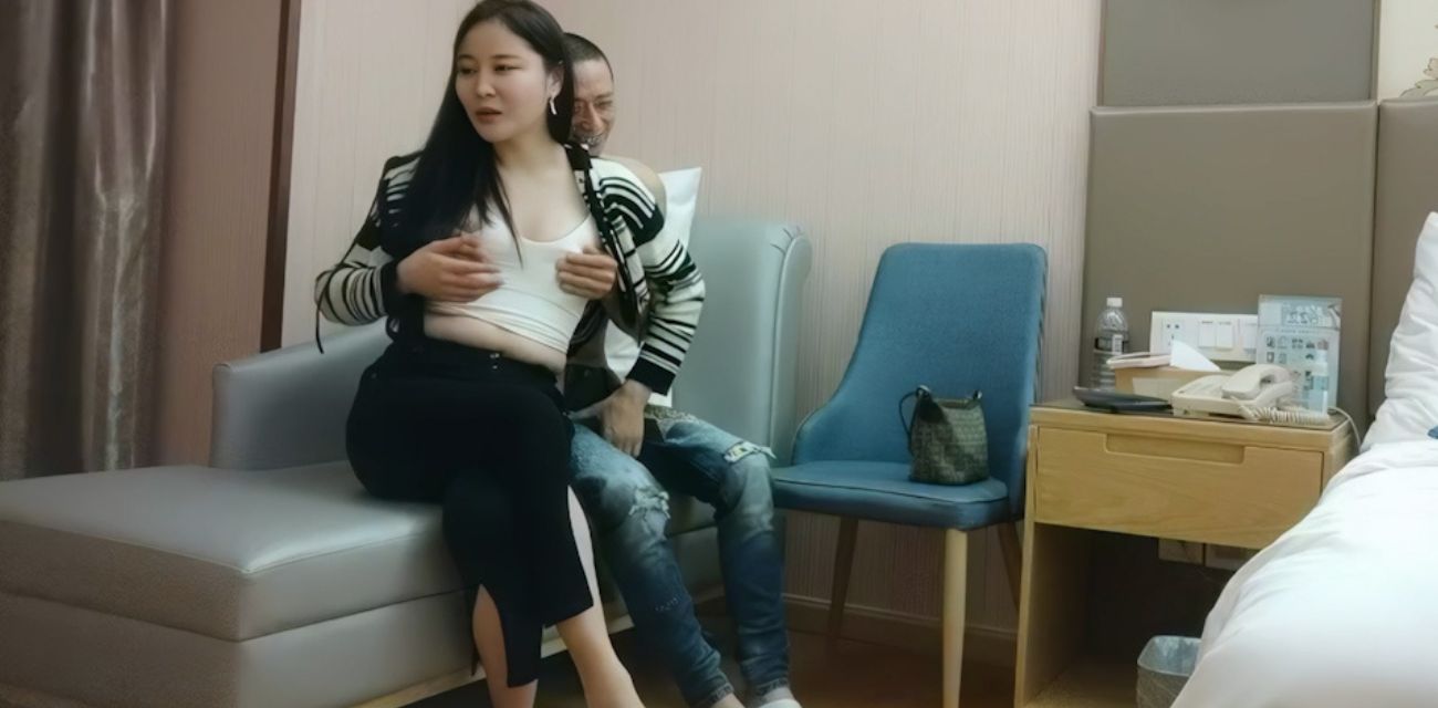 利哥探花之黑丝肉臀放荡女 舔穴到腿抖狂叫 翘臀后入猛干浪到失神！