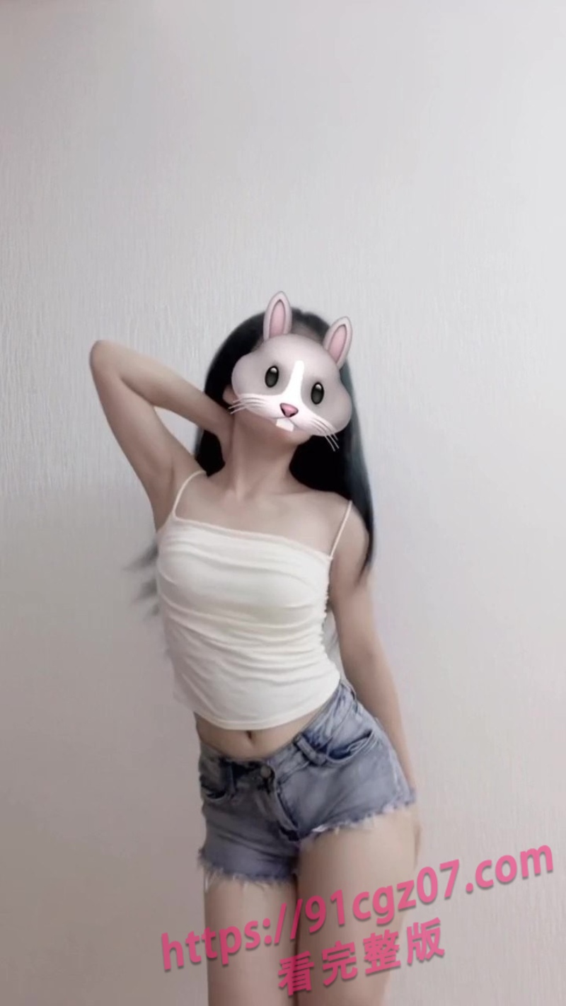 推特新晋裸舞福利姬宝宝111舞蹈专业嫩妹 纤细身材火辣妖娆 简直太诱惑了