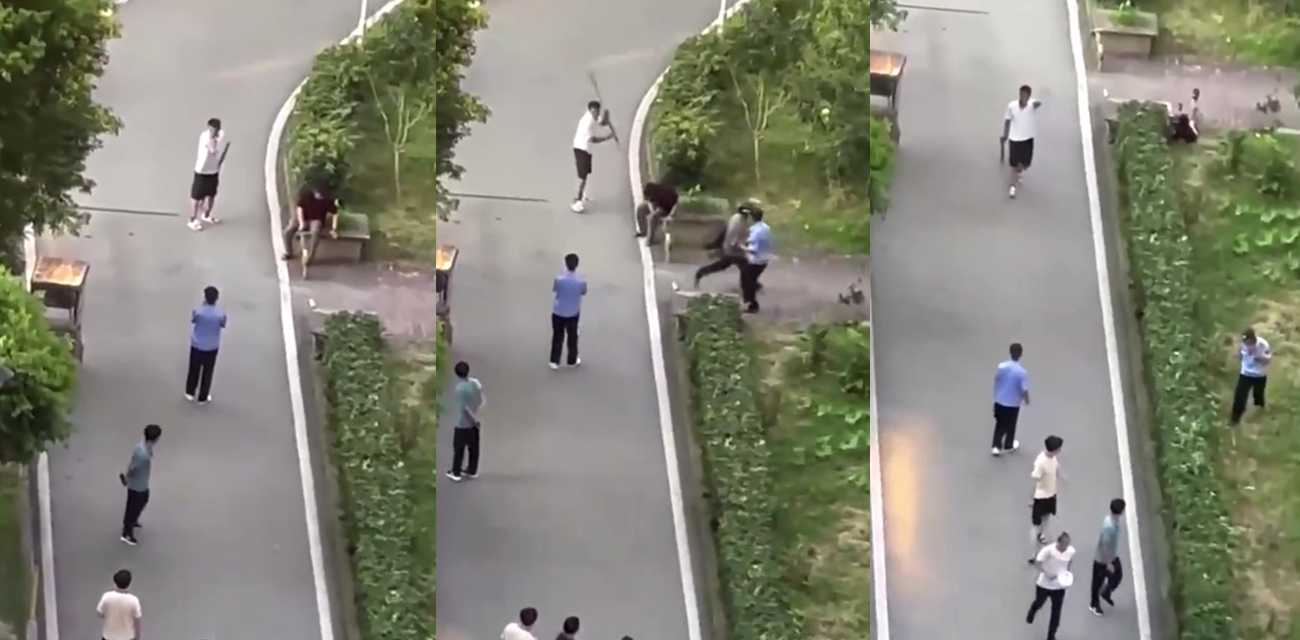 路人男子化身美猴王 街头挥舞长棍狂殴他人 被打不跑愚蠢行为引众怒 保安失职成焦点！