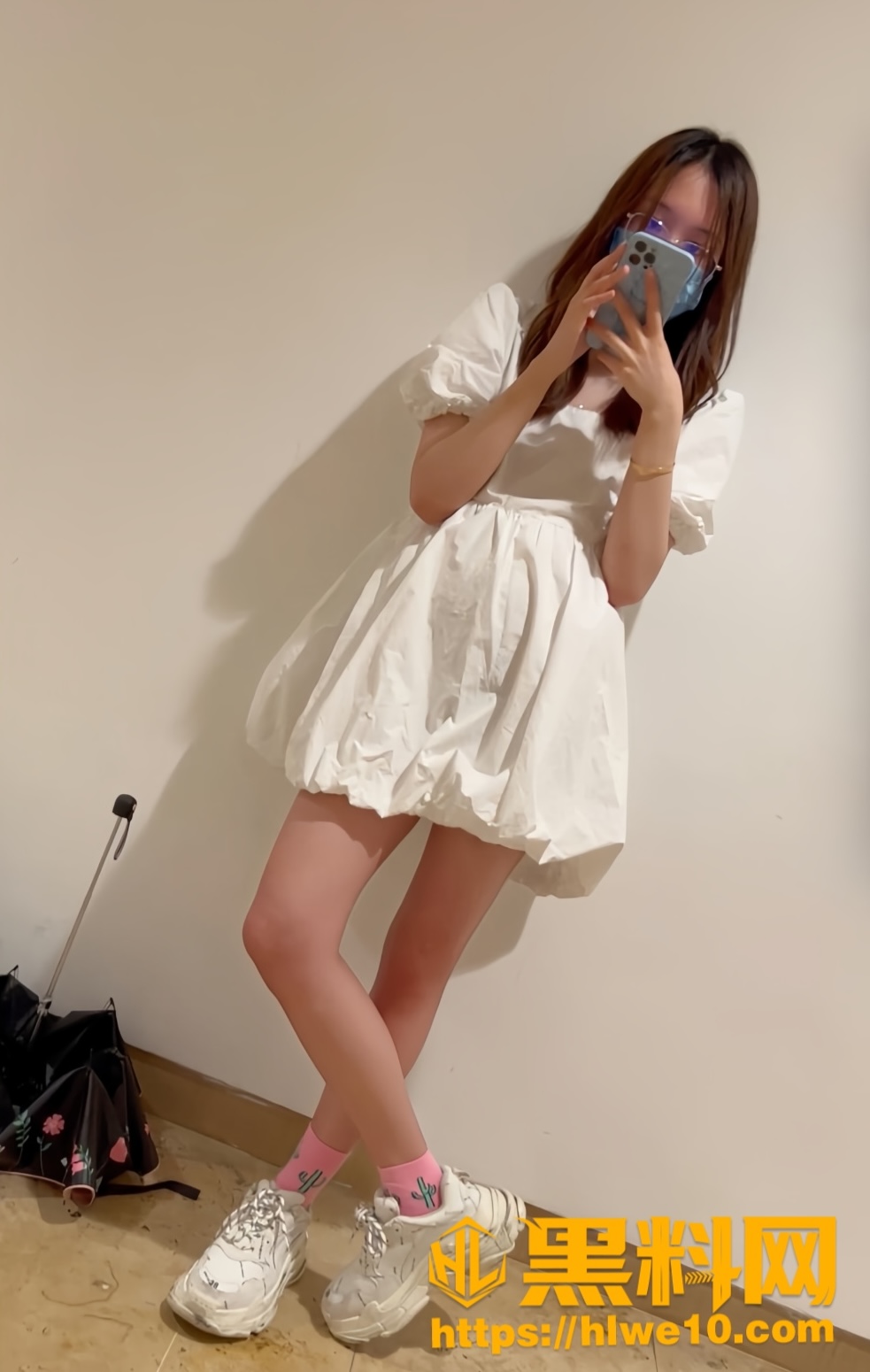 抄底偷拍合集 多位美女真空无内大胆出行 JK黑丝粉嫩鲍鱼尽收眼底