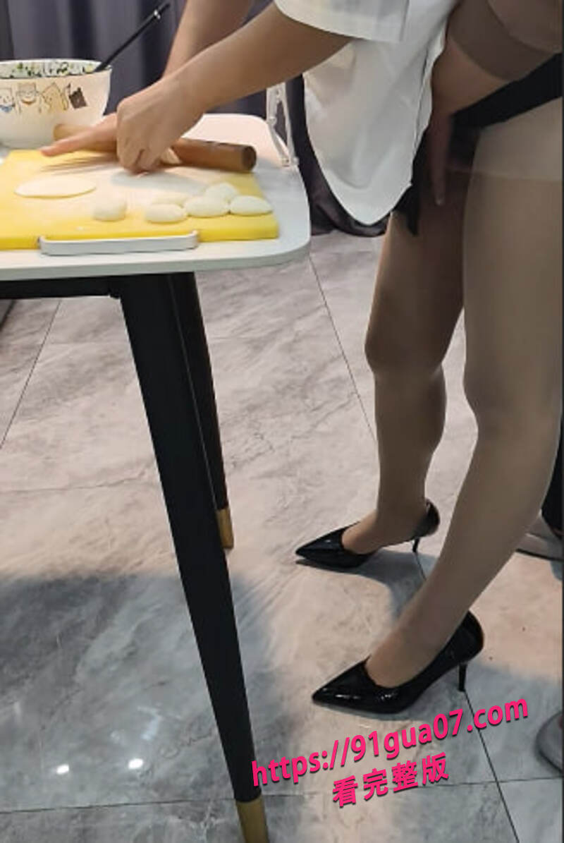 人妻诱惑儿子做爱05