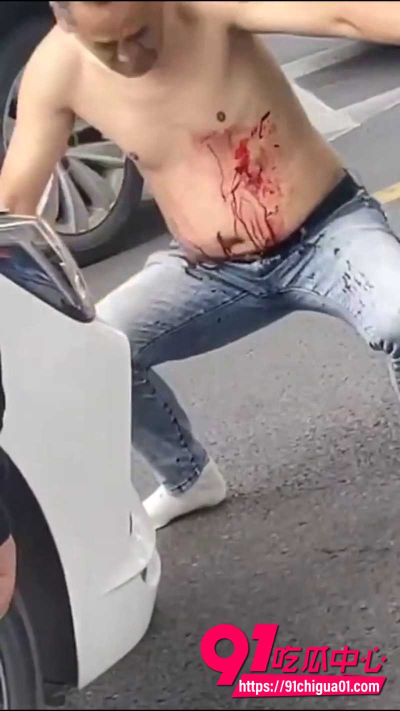路怒症街头打架白鞋男子6