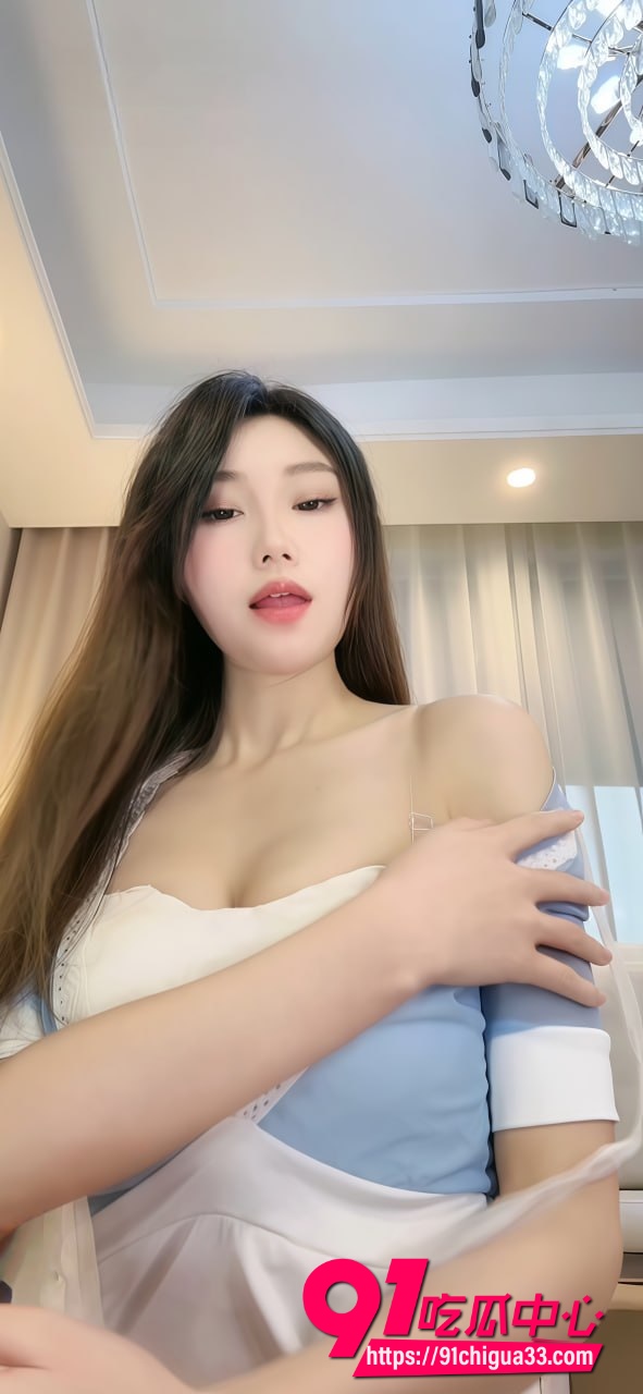 花椒女神玉曼曼5月最新裸舞自慰 超大弹力假鸡巴直插到底 极品长腿骚货高潮喷水