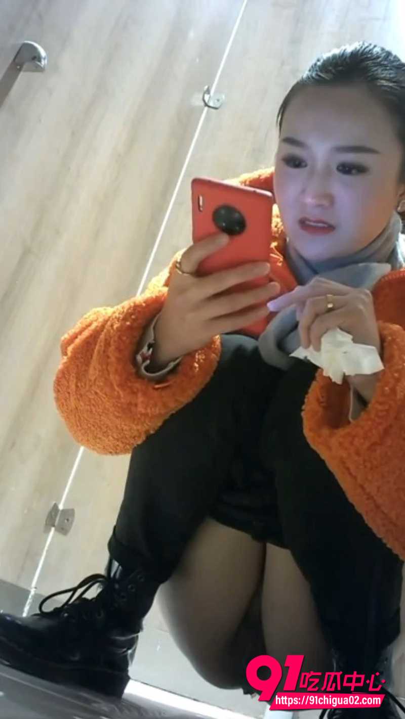 商场厕所偷拍神作 各种美女尿尿全曝光 腿部曲线尿流喷射这偷窥快感太上头了！