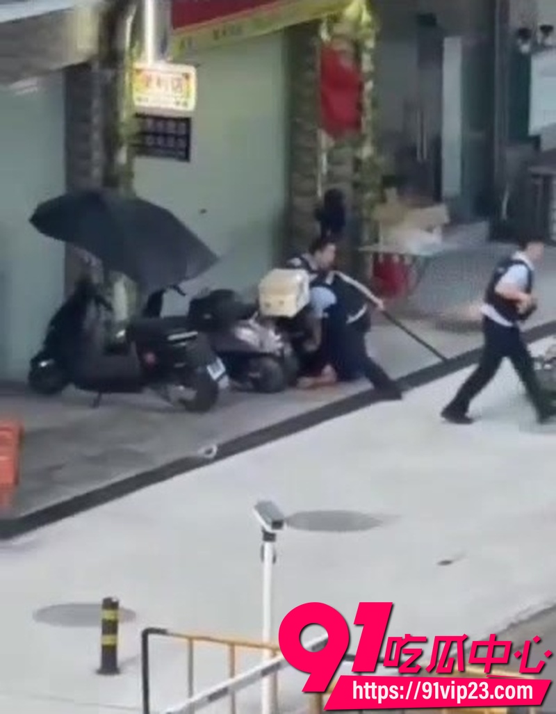 8月6日广西柳州融水现代城持刀伤人 网传未给钱引发命案目前仍无官方通报6 8月6日广西柳州融水现代城持刀伤人 网传未给钱引发命案目前仍无官方通报6
