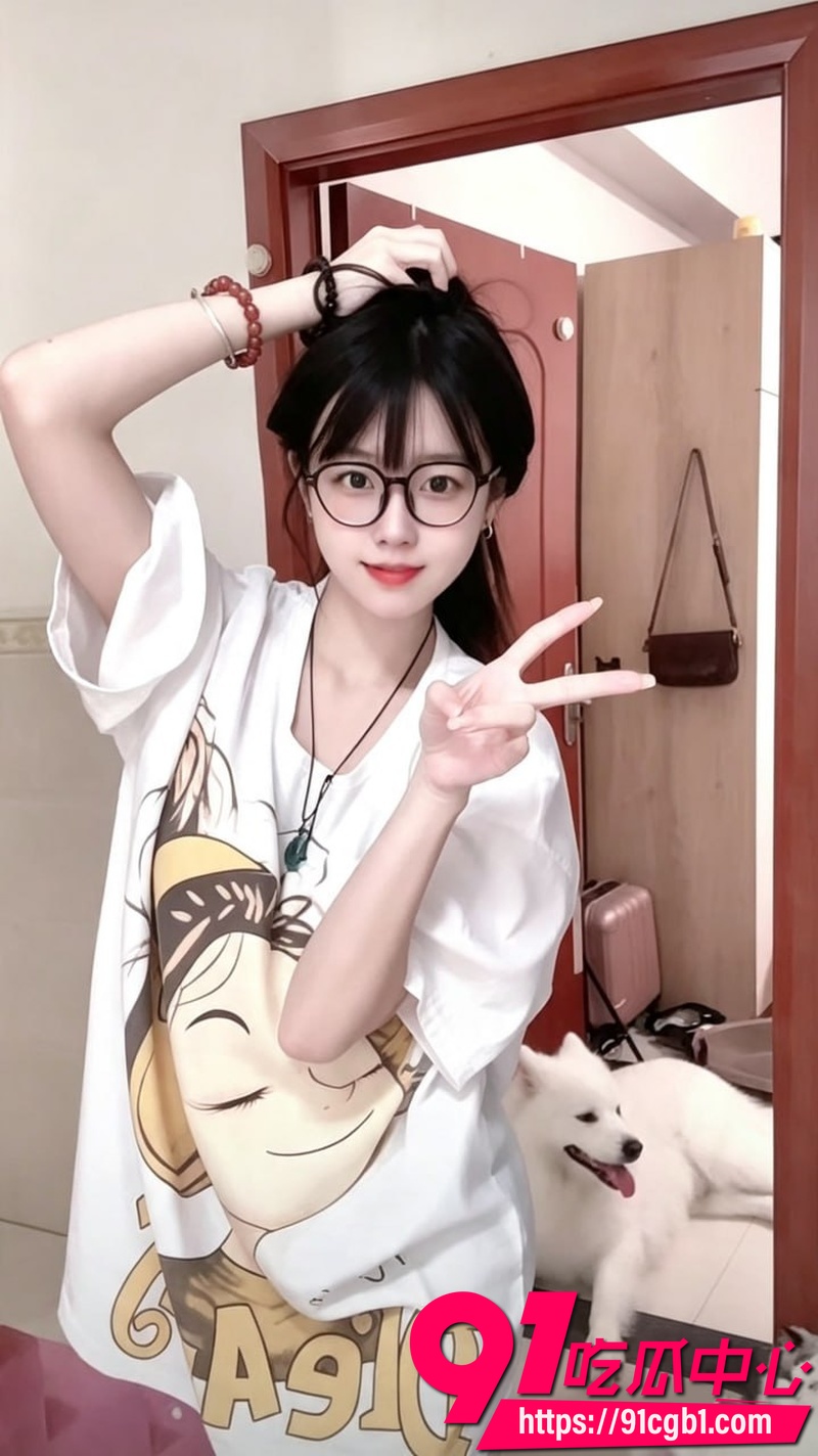 B站小网红狐狸饿惹818定制福利 小母狗身穿黑丝情趣肚兜 露出粉嫩娇躯对镜诱惑挑逗