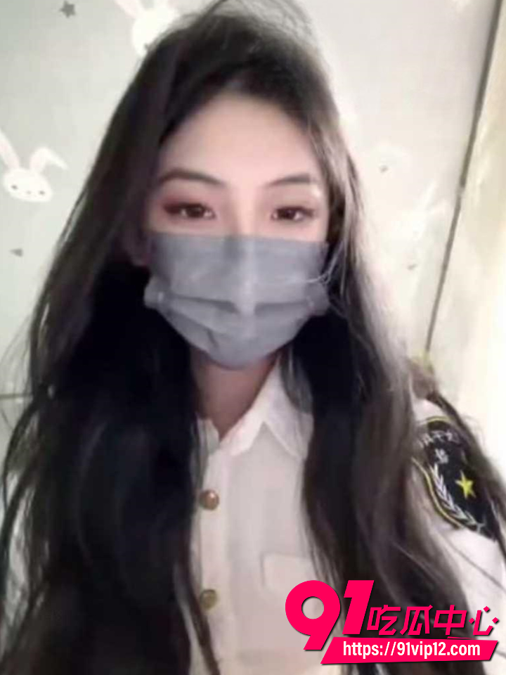 抖音20W粉丝女网红亲亲小渝2