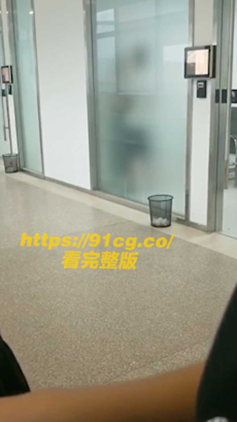 太欲了！河南新乡某医学院情侣直接在图书馆内开啪，停不下来
