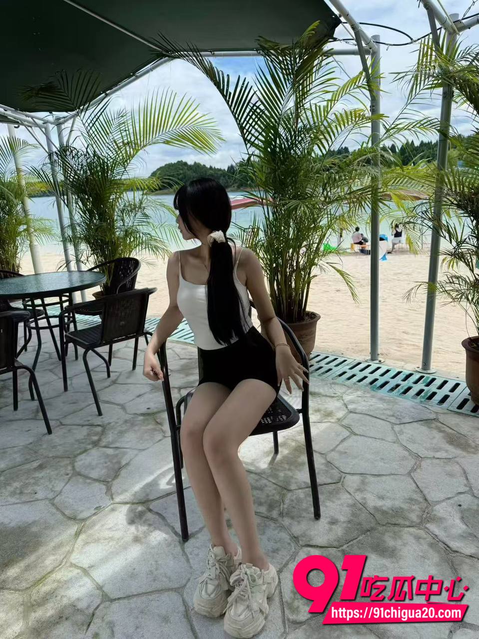 瓜友投稿四川绵阳阿芳裸聊视频流出 极品童颜巨乳一对一揉奶裸聊 一万元一炮竟还患有性病